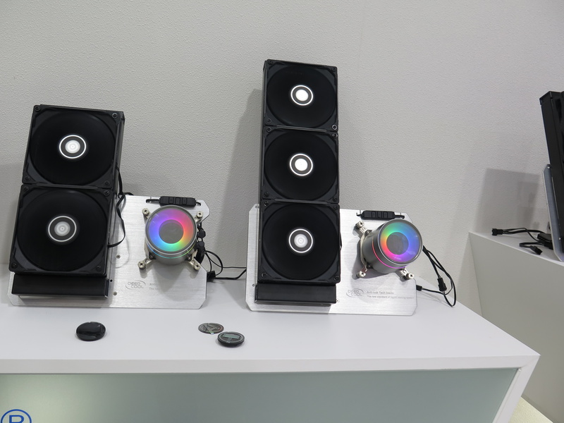 CASTLE 240EX(左)と同360EX(右)