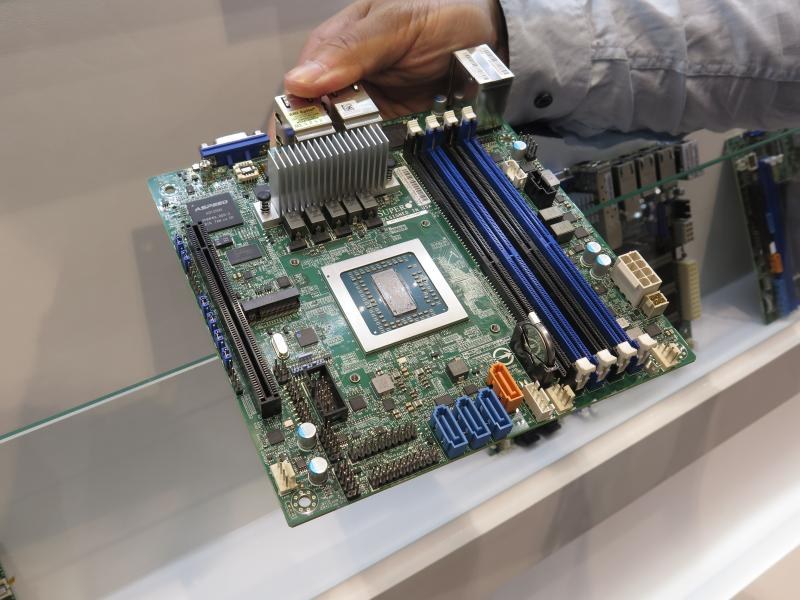 Ryzenをオンボードで搭載したMini-ITXマザーボード。ただしATX 24ピンがないため、自作には向かないだろう