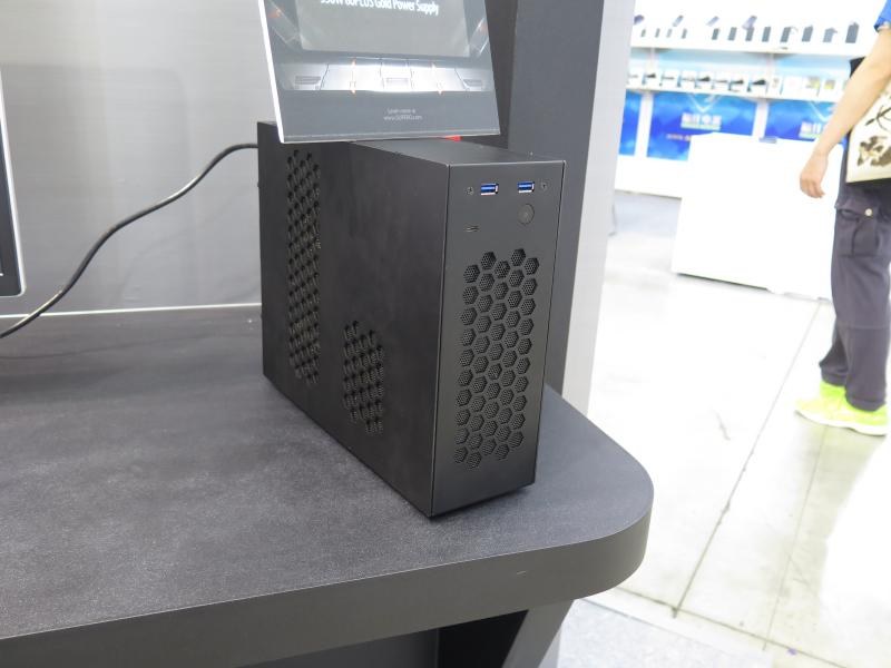 ビデオカードが不要なら、その分の空間を省いて7.3Lにまで縮小できる