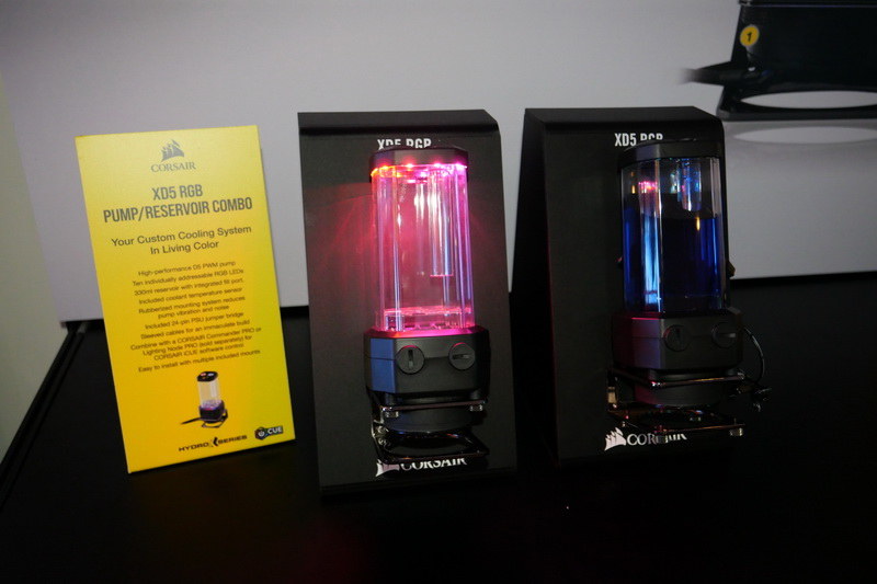 ポンプ一体型クーラントリザーバーの「XD5 RGB Pump/Reservoir Combo」。リザーバー容量は330ml、流量は最大800L/h。もちろんフルカラーLEDイルミネーションを搭載
