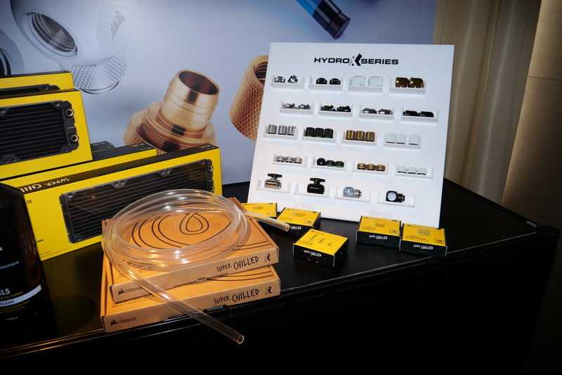 接続チューブはハードタイプとソフトタイプを用意し、ジョイント金具などの小物パーツも網羅