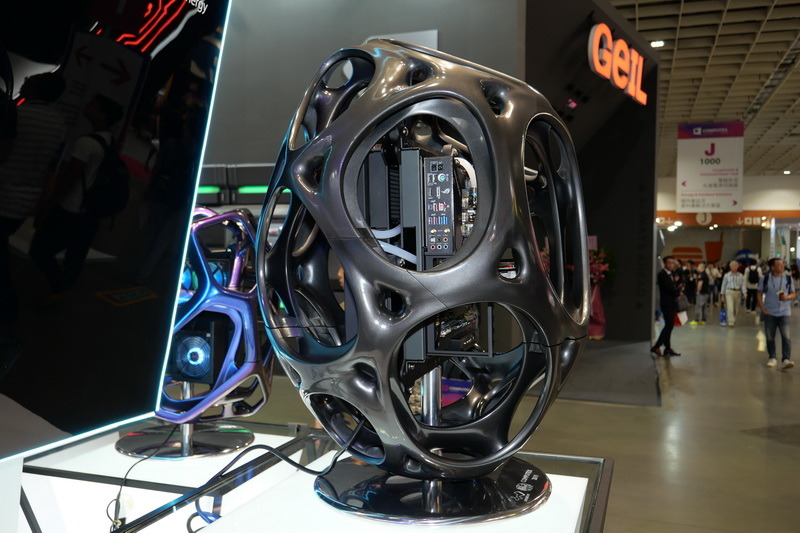 背面からの様子。一見するとどちらが正面かわからない