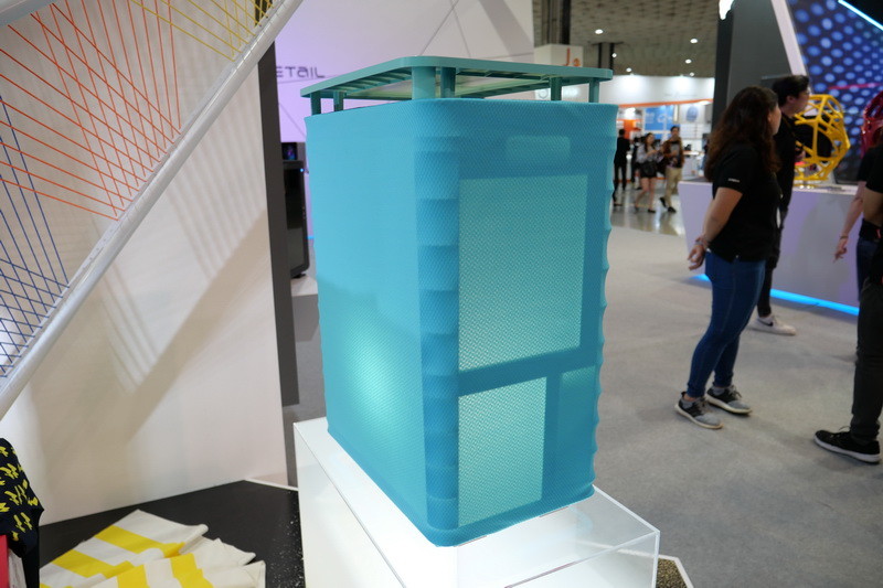 外装は布で覆われていて、自由に着せ替えが可能