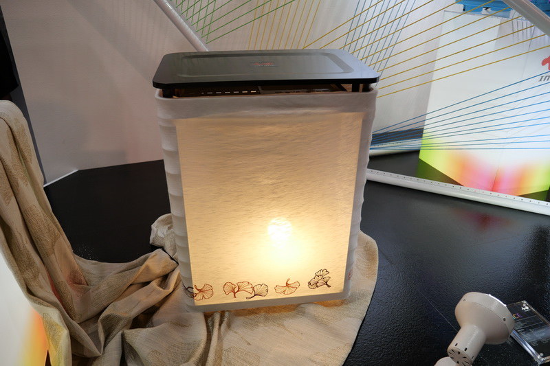 内部の照明が布を通してほのかに輝き、これまでのPCケースにない雰囲気となる