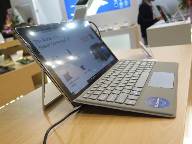 キックスタンドを搭載する