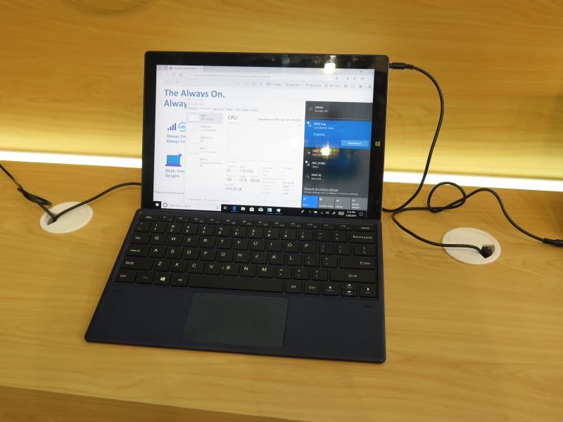 3,000×2,000ドット表示対応12.3型液晶搭載着脱式2in1のプロトタイプモデル