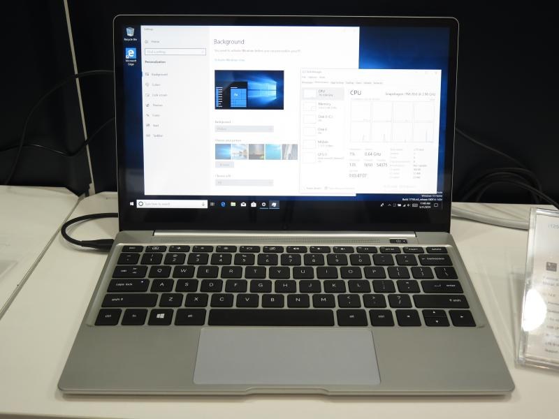 Snapdragon 850を搭載している
