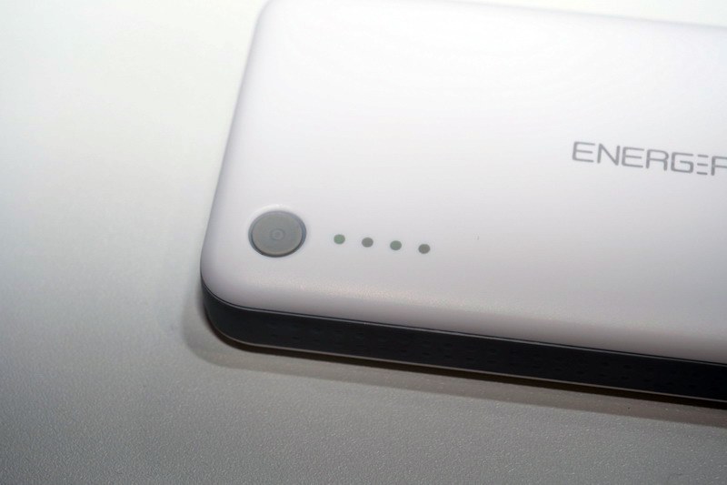 残量表示のLEDインジケータも用意