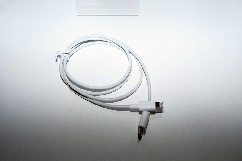 MFi認証を取得したUSB Type-C to Lightnignケーブルが付属するパッケージも用意する