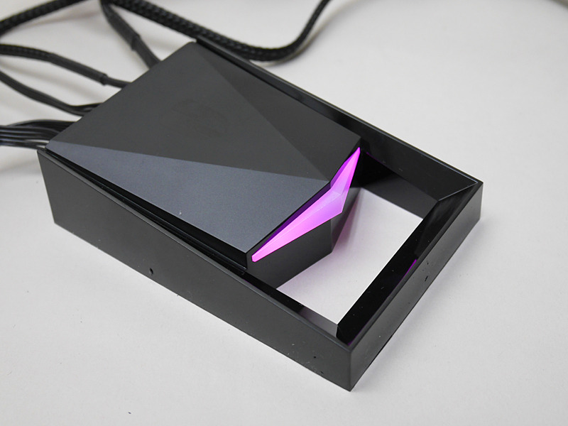 コントロールユニット部も光る