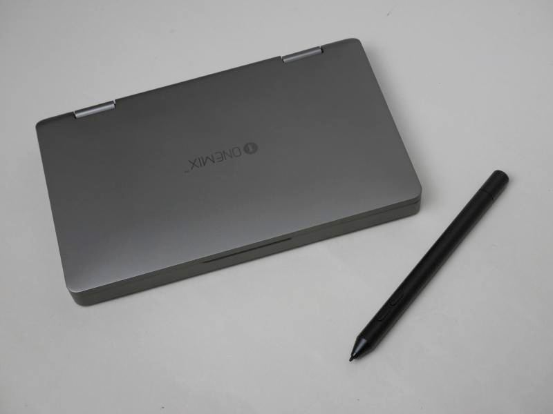 付属するペンはブラックに