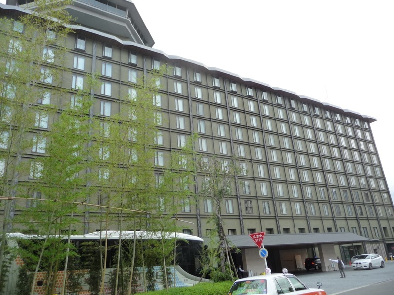 VLSIシンポジウムの会場ホテル「リーガロイヤルホテル京都」の外観(6月9日の午後5時半ころに撮影)。JR京都駅から徒歩15分くらいのところにある