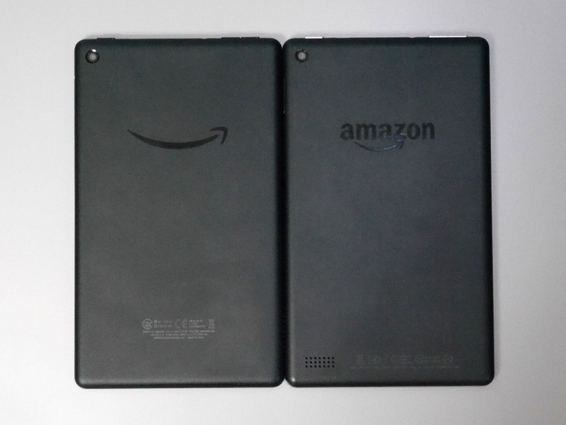 背面。従来の「Amazon」ロゴが、おなじみの矢印状のロゴマークへと差し替えられている。このほかスピーカーも側面へと移動し、背面左下から姿を消している