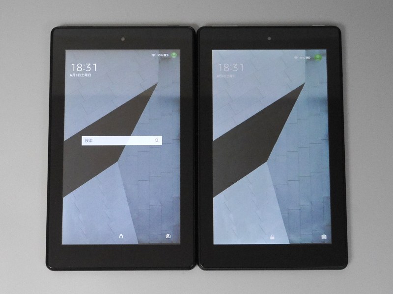 このほかの相違点として、ロック画面では従来モデル(右)ではなかった検索窓が追加されている