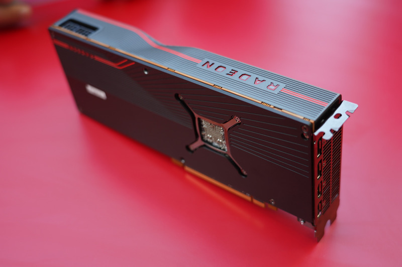 Radeon RX 5700 XTのリファレンスデザインカード