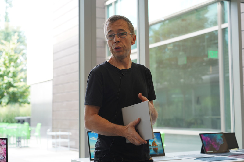 Microsoft デバイスデザイン担当 執行役員 ラルフ・グローネ氏