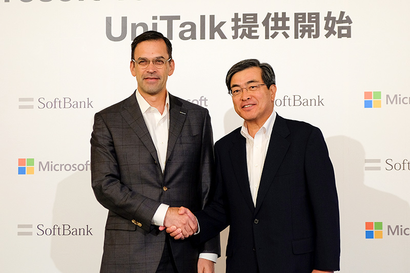 左から日本マイクロソフト株式会社 代表取締役社長 平野拓也氏、ソフトバンク株式会社 代表取締役副社長執行役員 兼 COO 今井康之氏