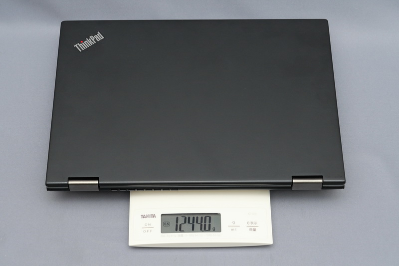 実測の重量は1,244g。従来モデルから150gほど軽くなっているが、できればもう少し軽量化を実現してもらいたかった