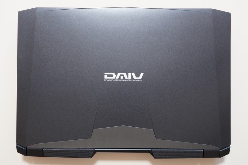 本体天面(下がヒンジ側)