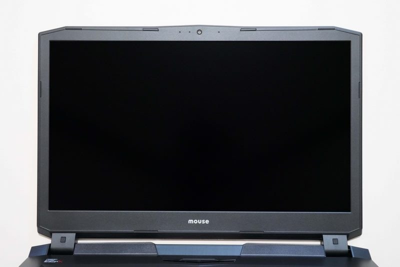 ディスプレイ面。ディスプレイ上部にはWebカメラ、Webカメラインジケーター、アレイマイク×2が内蔵されている