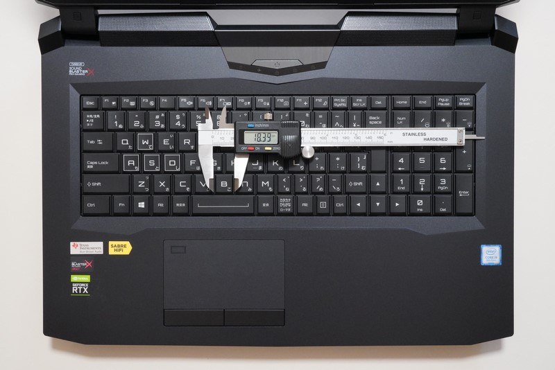 キーピッチは約18.4mm、キーストロークは約2mm