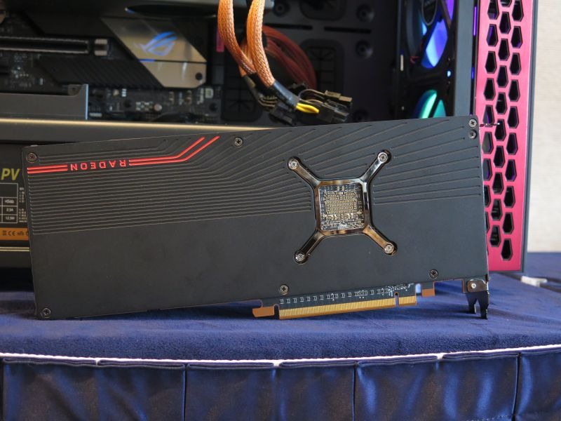 バックプレートもデザインが入っている