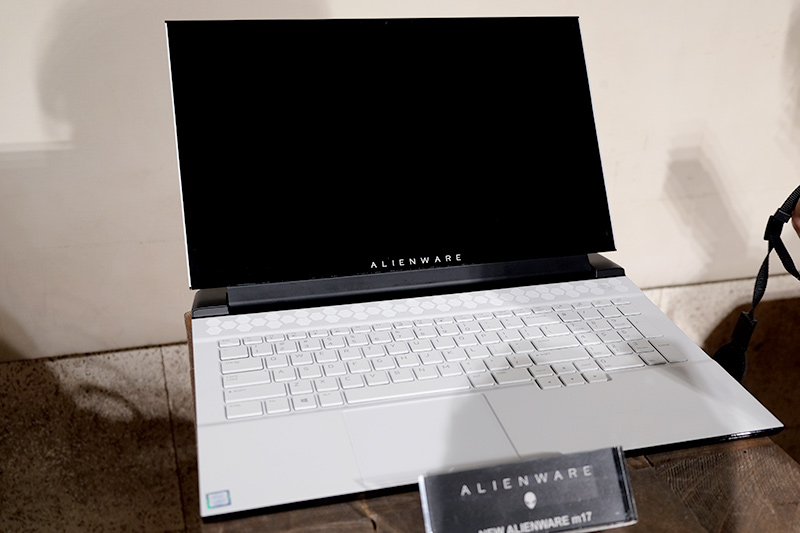 ALIENWARE m17