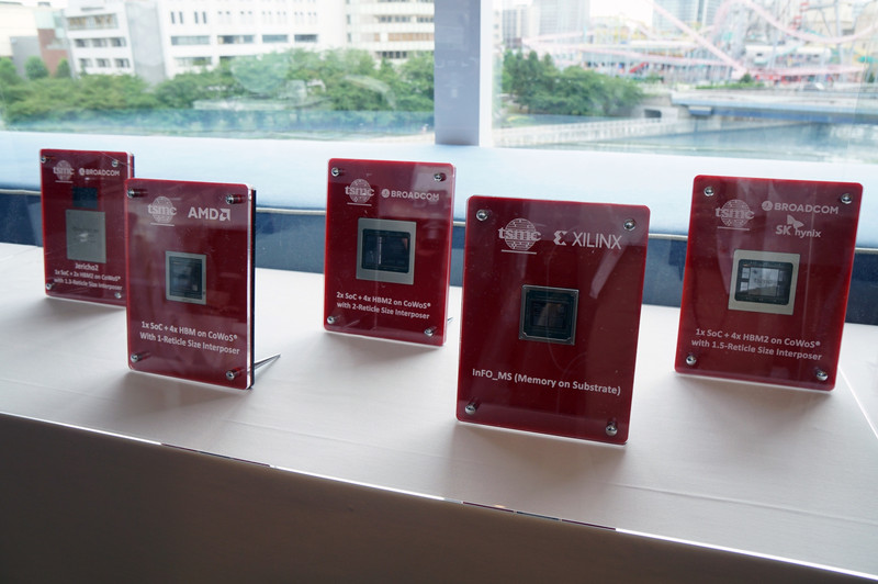 CoWoS技術を使ったチップが展示されていた