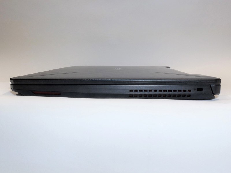 右側面に端子類は備えていない