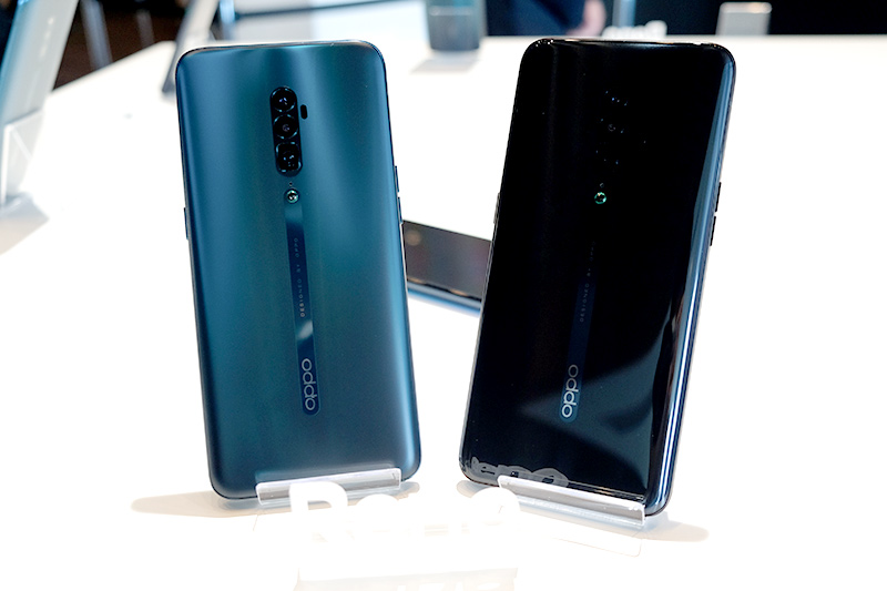 左がオーシャングリーン、右がジェットブラック