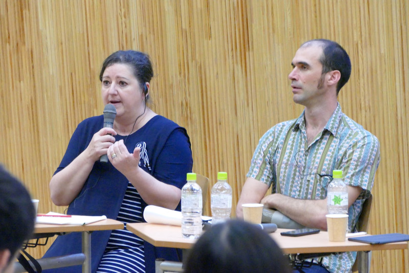 ダニエラ・セルキ氏(左)とニコラ・ユシェ氏(右)