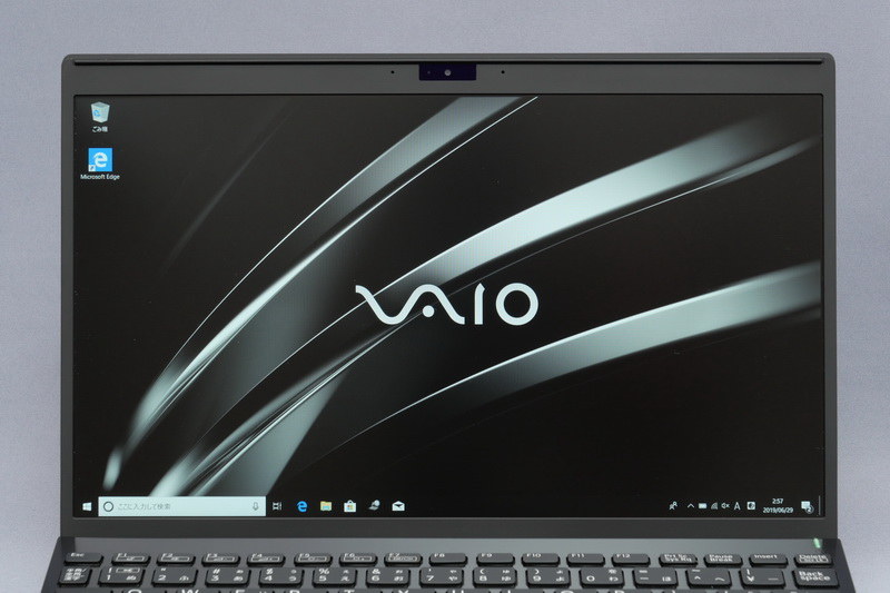 1,920×1,080ドット表示対応の12.5型液晶を採用。パネルの種類は非公開だが、高輝度、広視野角、ハイコントラストが特徴としている