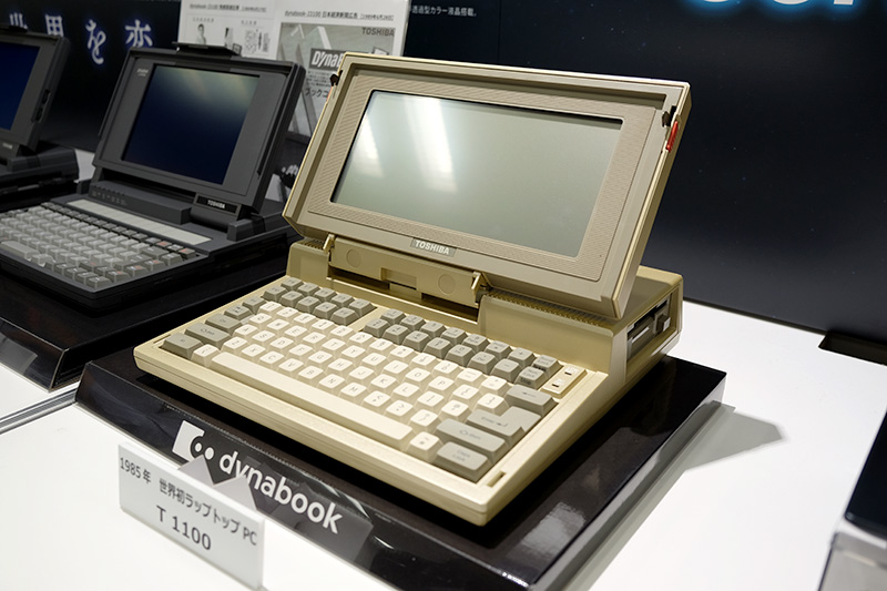 1985年発売の世界初のラップトップPC「T 1100」