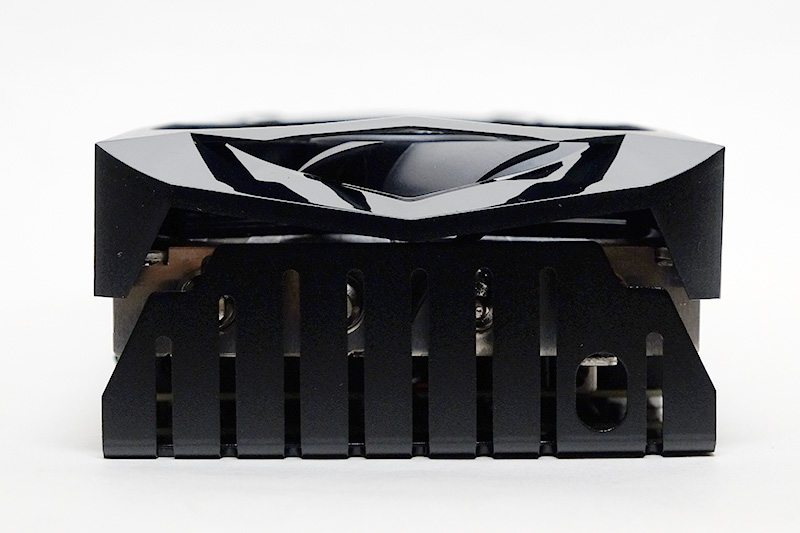 バックプレートは底尾に回り込んでいる