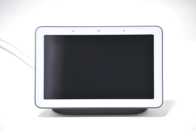 Google Nest Hub。色は黒っぽいチャコール
