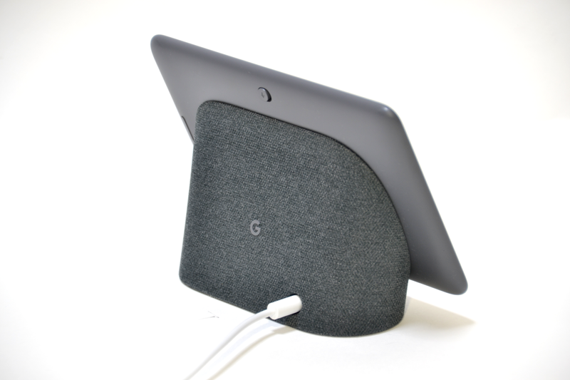 画面が見えるように置くので、側面や背面はあまり見る機会がない