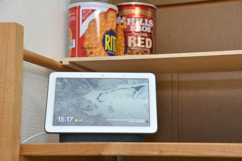 Google Nest Hubを筆者の目線でこのくらいの高さに設置