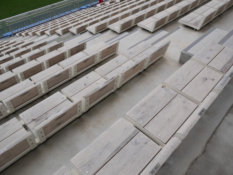 椅子は木が使われている