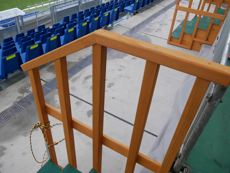 手すりにも木が使われている