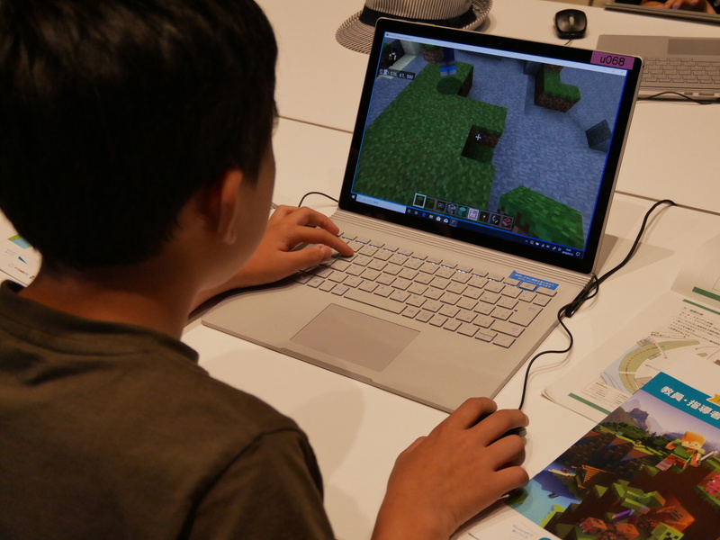 それぞれが役割に応じて作業を進めていった