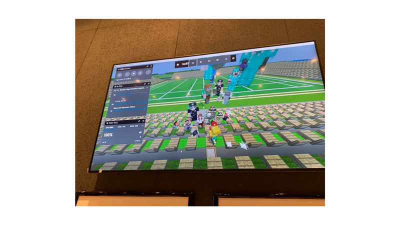 参加者がMinecraft上で記念撮影