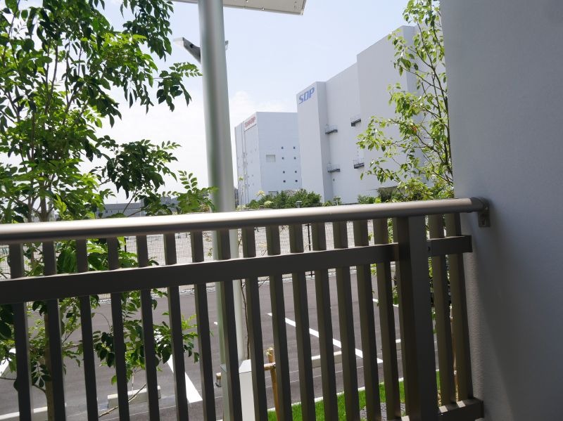 バルコニーからはグリーンフロント堺が見える