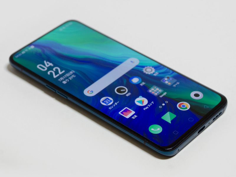 左/下。左側面の音量±ボタン、下側面にSIMスロット、Type-C、スピーカー