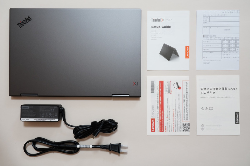 パッケージには、本体、ACアダプタ、電源ケーブル、説明書類が同梱されている。「HDMI - VGA変換アダプタ」(2,160円)、「RJ45拡張コネクター」(4,320円)などのアダプタは別売り