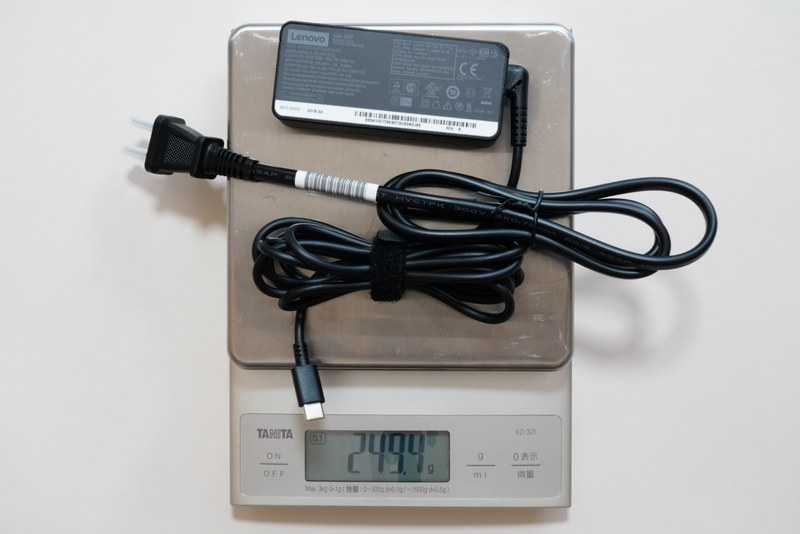 45W ACアダプタの実測重量は約249.4g