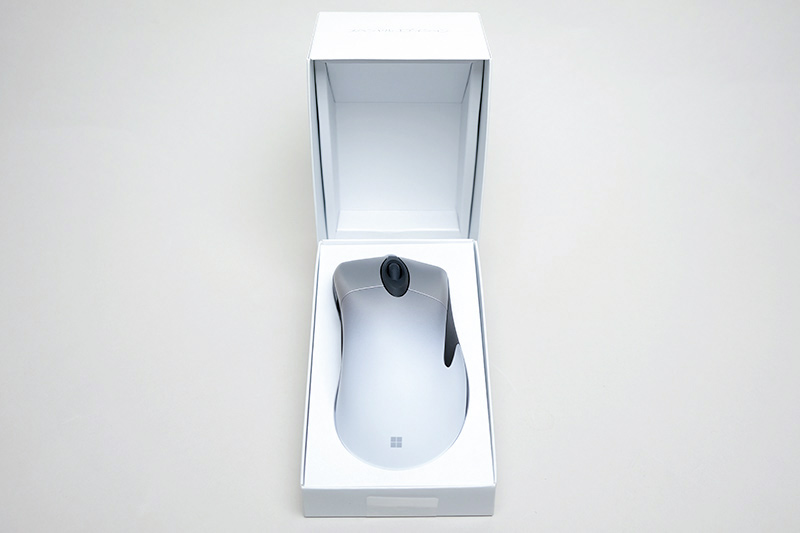 内容物はマウス本体のみとシンプル