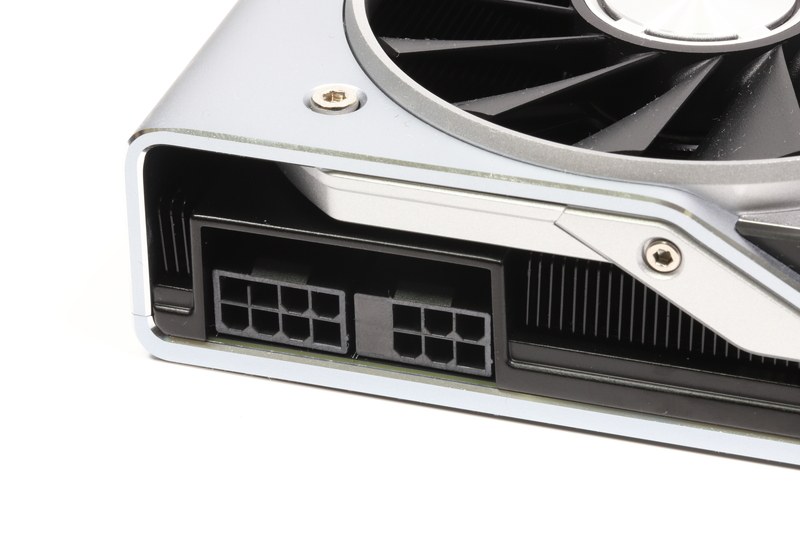 補助電源コネクタは8ピン+6ピンの2系統