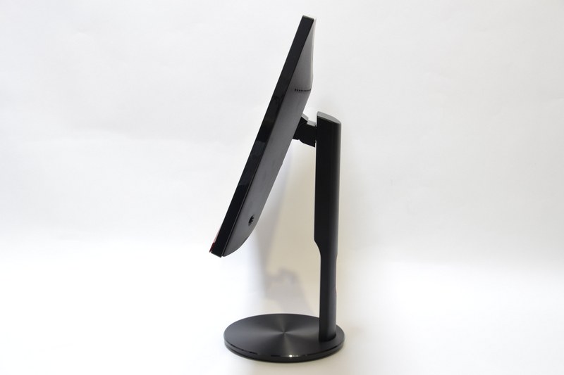 ディスプレイ角度を一番上向きに調整