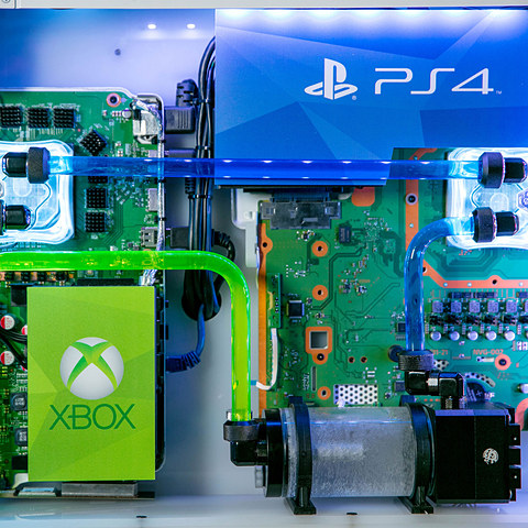 やじうまPC Watch】1台で「本格水冷PC」と「全家庭用ゲーム機」を