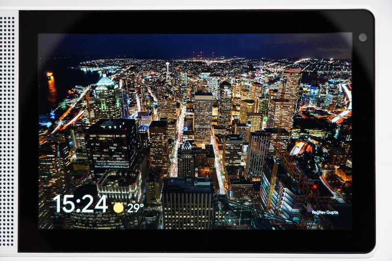 ホーム画面。Googleフォトの写真を表示できるように設定可能だ